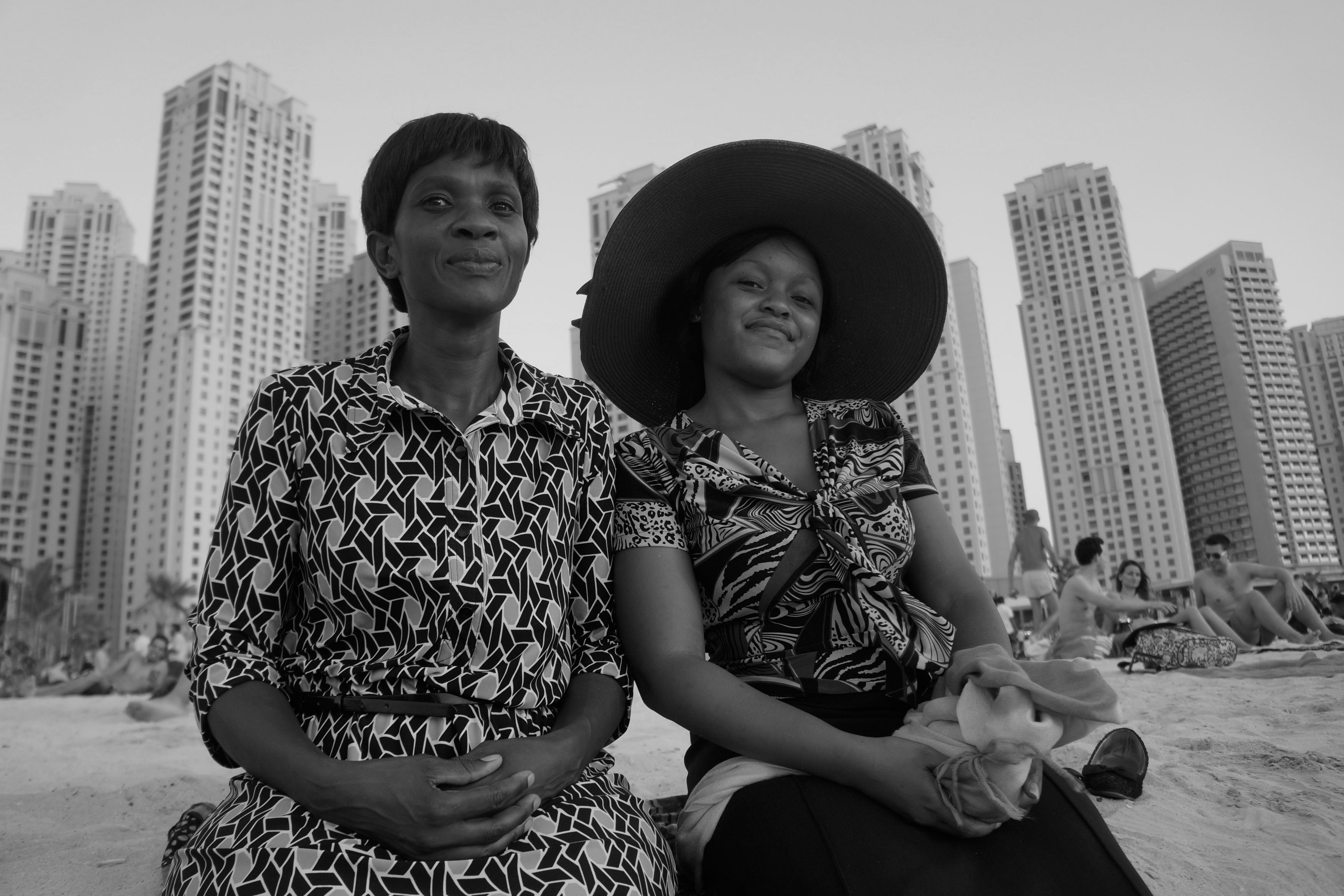 Afrikalı İki Kadın Dubai'de